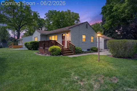 3993 Maiden St, Waterford, MI 48329