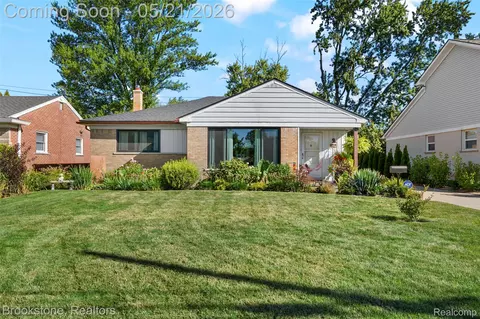 18474 Beverly Rd, Beverly Hills, MI 48025