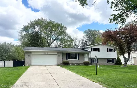 11428 Runnells Dr, Vienna, MI 48420