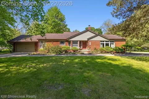 21105 Hugo St, Farmington Hills, MI 48336