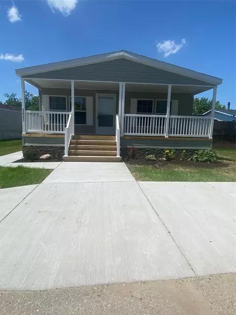 52543 Potomac Ct, Chesterfield, MI 48051