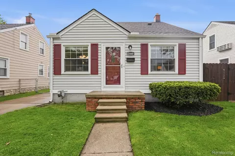 22440 California St, Saint Clair Shores, MI 48080