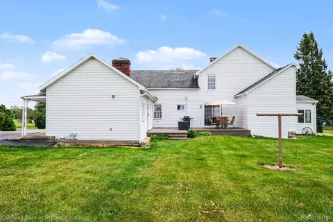 Exterior - 3105 E Dodge Rd, Thetford, MI 48420 photo 6 of 9