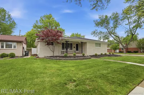 19715 Parkside St, Saint Clair Shores, MI 48080