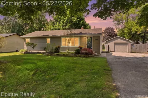 2624 Harrison Ave, Rochester Hills, MI 48307