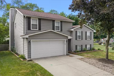 11169 Chestnut Dr, Plymouth, MI 48170