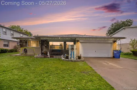 32343 Cambridge Dr, Warren, MI 48093