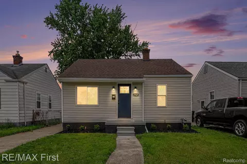 27825 Van Howe St, Roseville, MI 48066