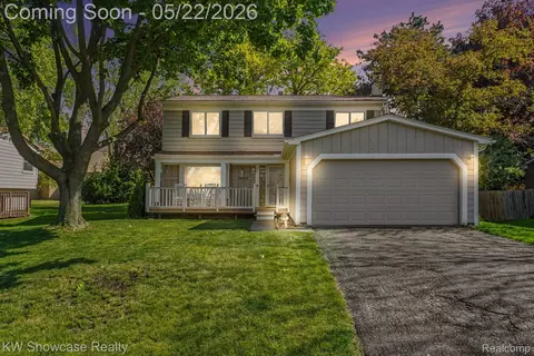 40652 Village Wood Rd, Novi, MI 48375