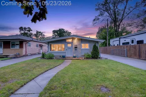 19033 Gillman St, Livonia, MI 48152