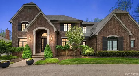 4345 Spruce Hill Ln, Bloomfield Hills, MI 48301