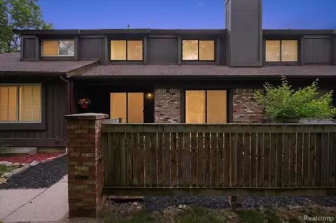 2017 Beekman Ct, Flint, MI 48532