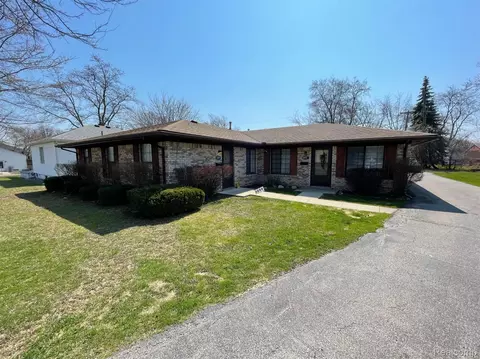 2009 W 14 Mile Rd, Royal Oak, MI 48073