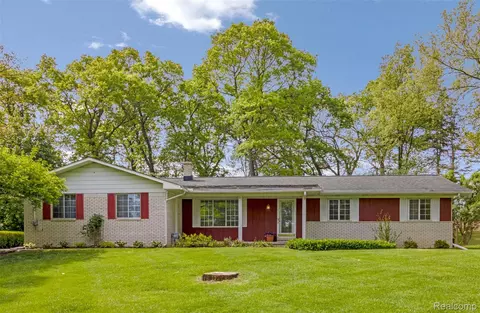 8887 Clark Rd, Springfield, MI 48346