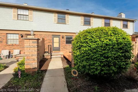 1831 N Arbor Way Dr #16, Canton, MI 48188