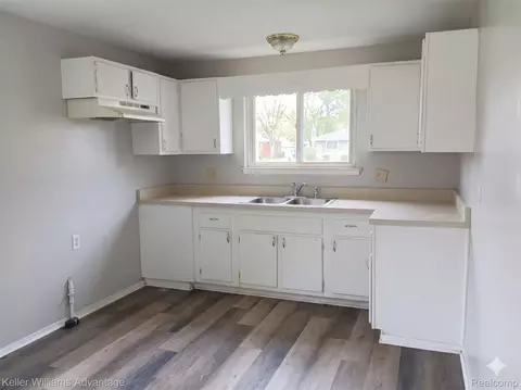 15587 Oakbrook St, Romulus, MI 48174 photo 3