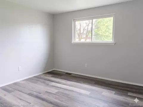 15587 Oakbrook St, Romulus, MI 48174 photo 5