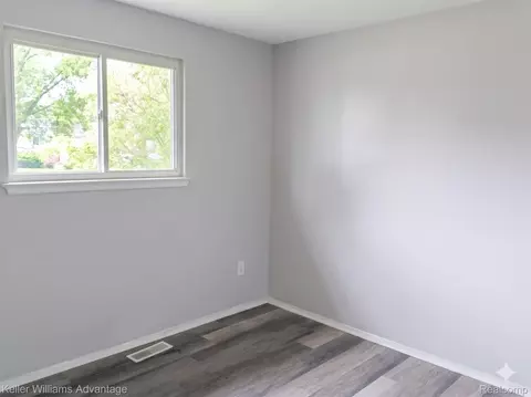 15587 Oakbrook St, Romulus, MI 48174 photo 6