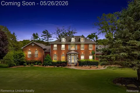 9422 Deer Creek Ct, Brighton, MI 48114