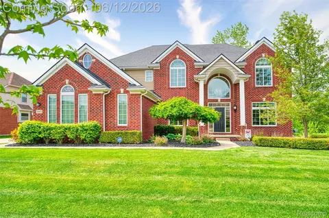 24455 Glenwood Dr, Lyon, MI 48178