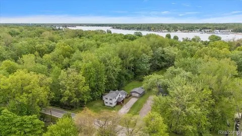 View/Area - 3915 Fruit St, Clay, MI 48001 photo 8 of 11