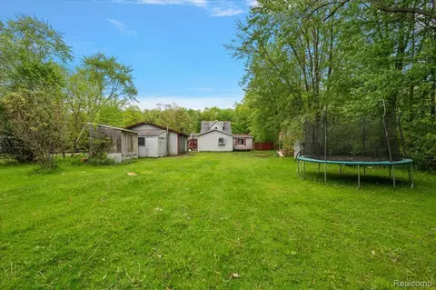Exterior - 3915 Fruit St, Clay, MI 48001 photo 10 of 11