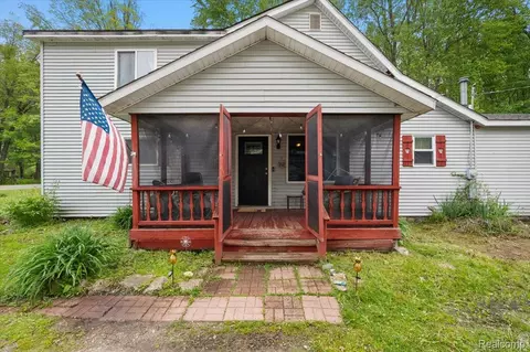 Exterior - 3915 Fruit St, Clay, MI 48001 photo 3 of 11