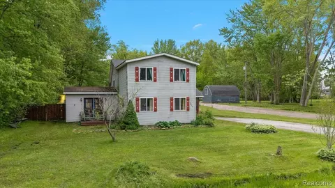 Exterior - 3915 Fruit St, Clay, MI 48001 photo 6 of 11