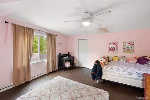 Bedroom - 3915 Fruit St, Clay, MI 48001 photo 3 of 6