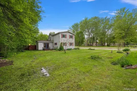 Exterior - 3915 Fruit St, Clay, MI 48001 photo 7 of 11