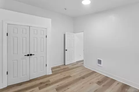 Bedroom - 810 E 8th St, Flint, MI 48503 photo 3 of 6