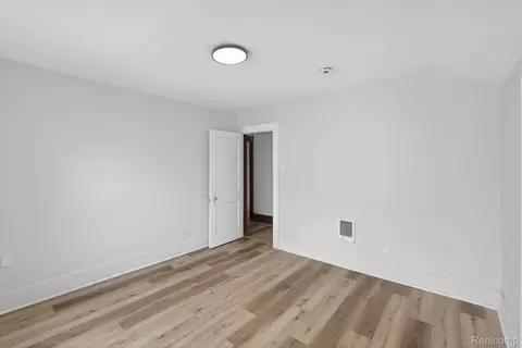 Bedroom - 810 E 8th St, Flint, MI 48503 photo 6 of 6