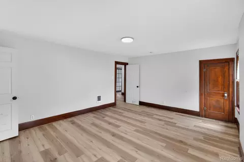 Bedroom - 810 E 8th St, Flint, MI 48503 photo 4 of 6
