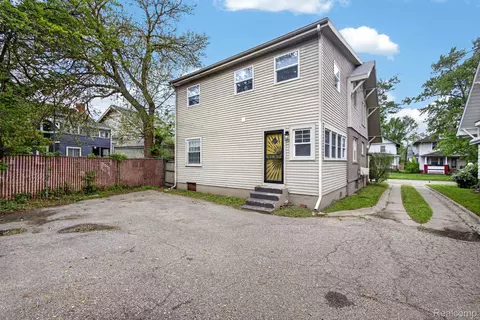 Exterior - 810 E 8th St, Flint, MI 48503 photo 4 of 5