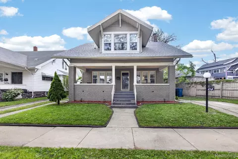 810 E 8th St, Flint, MI 48503