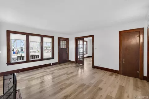 Living - 810 E 8th St, Flint, MI 48503 photo 3 of 3