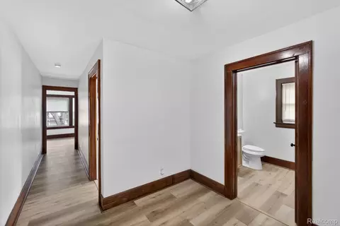 Entry Way - 810 E 8th St, Flint, MI 48503 photo 4 of 5