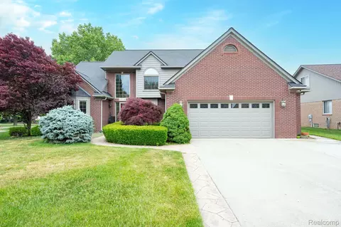 47248 Malburg Way Dr, Macomb, MI 48044