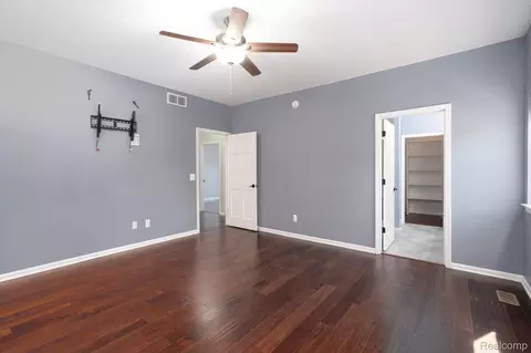 Bedroom - 4610 Clyde Rd, Oceola, MI 48855 photo 2 of 5