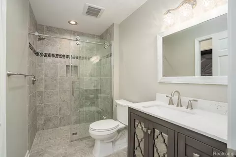 Bath - 4610 Clyde Rd, Oceola, MI 48855 photo 4 of 4