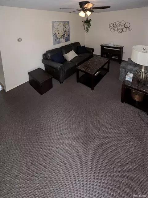 28472 Greenview St, Romulus, MI 48174 photo 4
