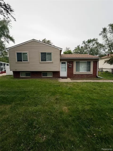 28472 Greenview St, Romulus, MI 48174