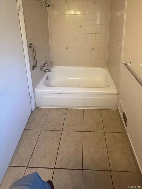 Bath - 28472 Greenview St, Romulus, MI 48174 photo 1 of 3
