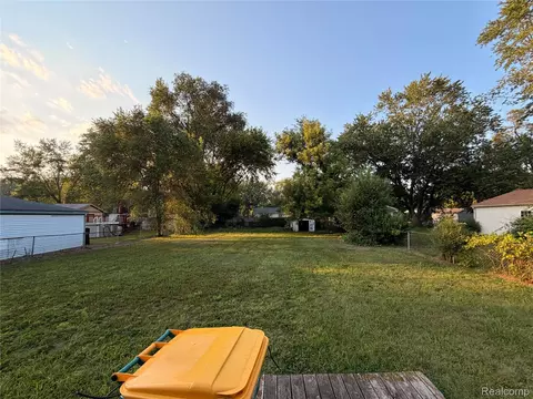Exterior - 28472 Greenview St, Romulus, MI 48174 photo 2 of 2
