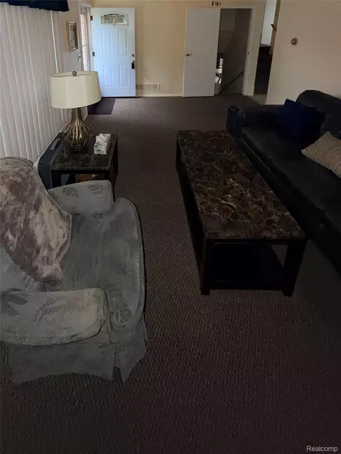 28472 Greenview St, Romulus, MI 48174 photo 2