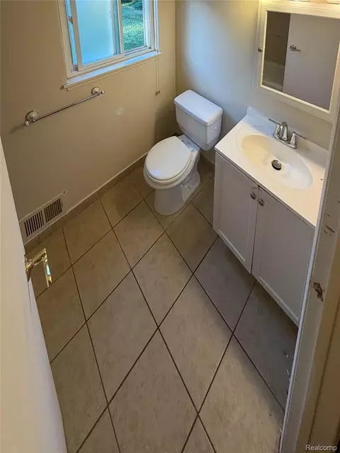 Bath - 28472 Greenview St, Romulus, MI 48174 photo 2 of 3