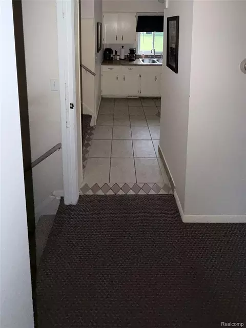 28472 Greenview St, Romulus, MI 48174 photo 3