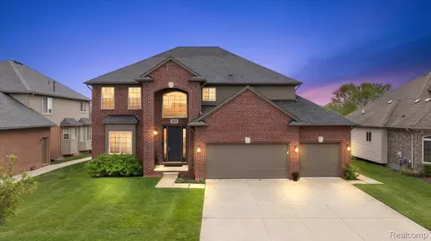 50216 Ashperton Dr, Macomb, MI 48044