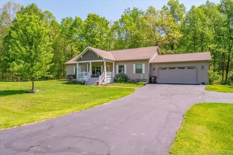 11541 Mcfall Dr, Augusta, MI 48191
