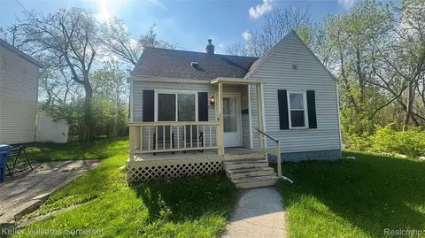 2118 Harriet St, Inkster, MI 48141